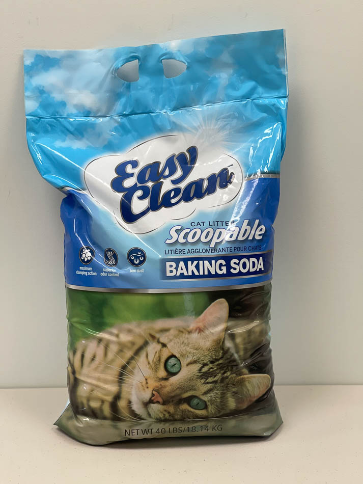 Scoopable cat litter with baking soda, maximum clumping action, superior odor control, and low dust. 40lb bag